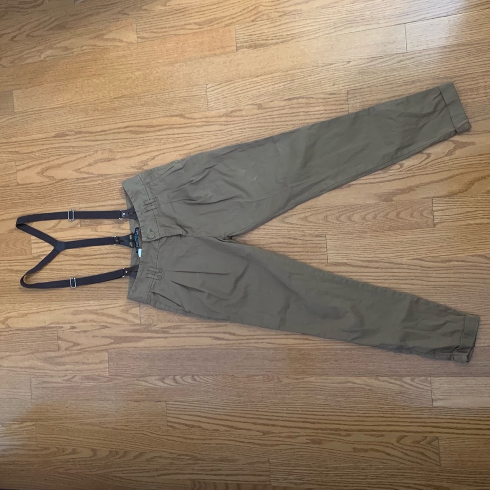 Khakis with adjustable and removable suspenders